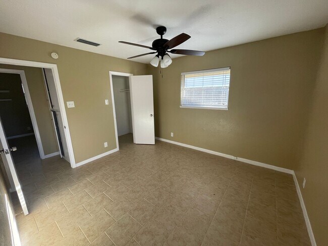 Foto del edificio - 3 bedroom 2 bathrooms