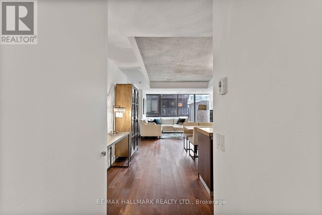 Photo du bâtiment - 629 King St W