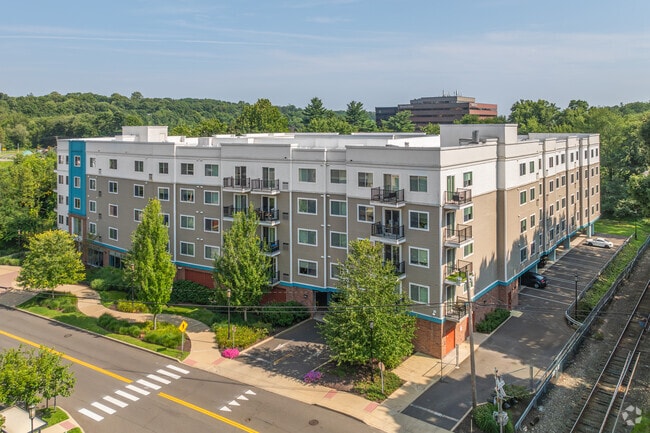Alternate Exterior View - One Glover
