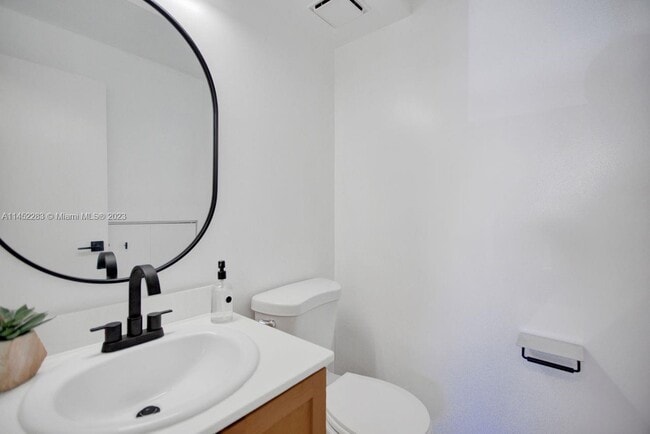 Building Photo - 6870 SW 45th Ln