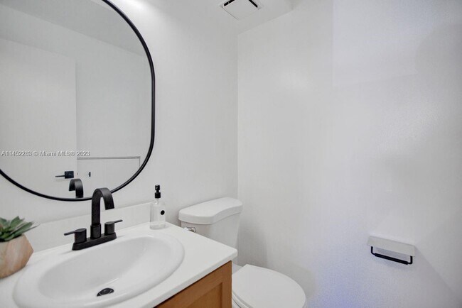 Foto del edificio - 6870 SW 45th Ln