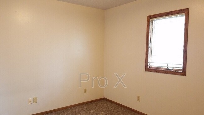 Building Photo - 518 E Monroe St