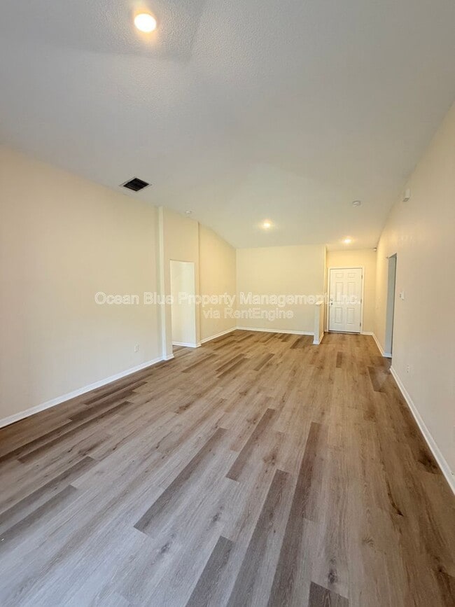 Foto del edificio - 3006 Summer House Dr