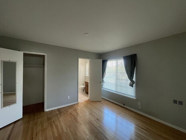 Foto del edificio - BEAUTIFULLY UPDATED 3 BEDROOM 2 BATH HOME ...