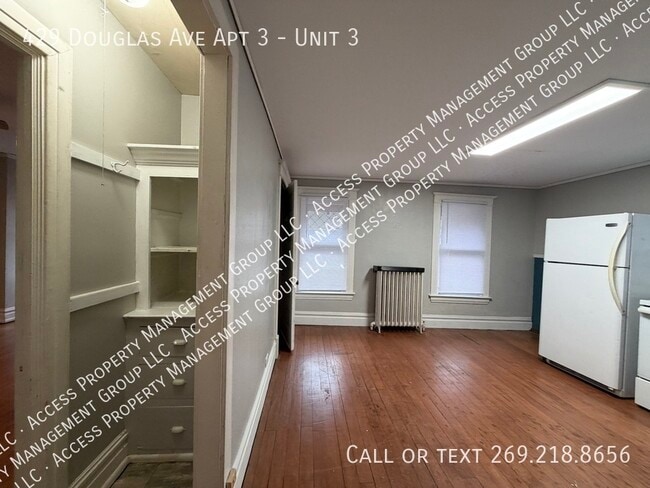 Foto del edificio - 429 Douglas Ave