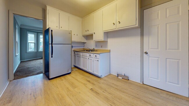 Building Photo - Bright 3-Bedroom, 1-Bath Unit for Lease in Warren