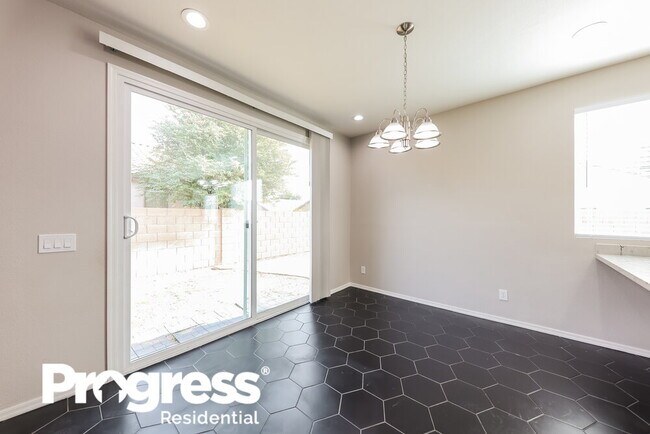 Foto del edificio - 9451 W Ross Ave