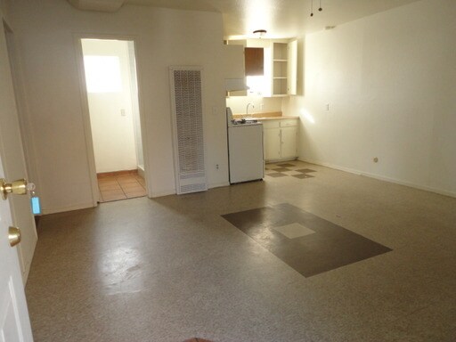 Primary Photo - 172 N G St