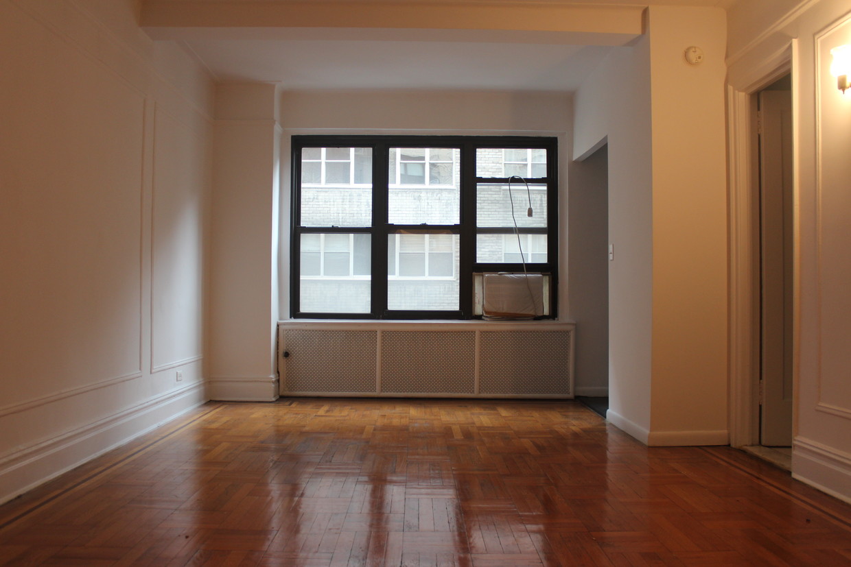 Primary Photo - 225 E 79th St