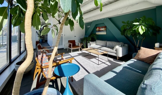 Building Photo - 610 Trent Dr