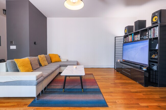 Foto del edificio - 80 Webster Ave