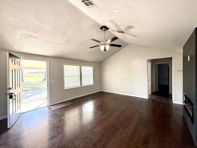 Building Photo - 5566 OK-199