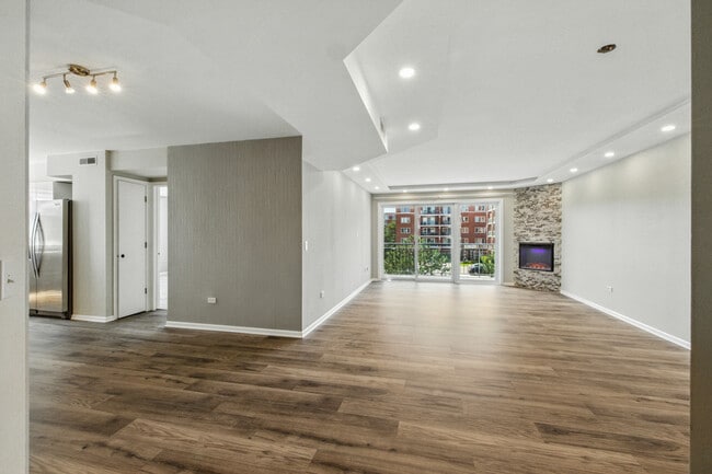 Building Photo - 6430 W Berteau Ave