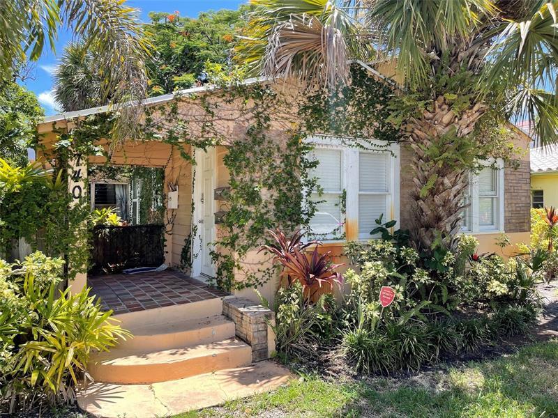 Foto principal - 740 NE 15th Ave