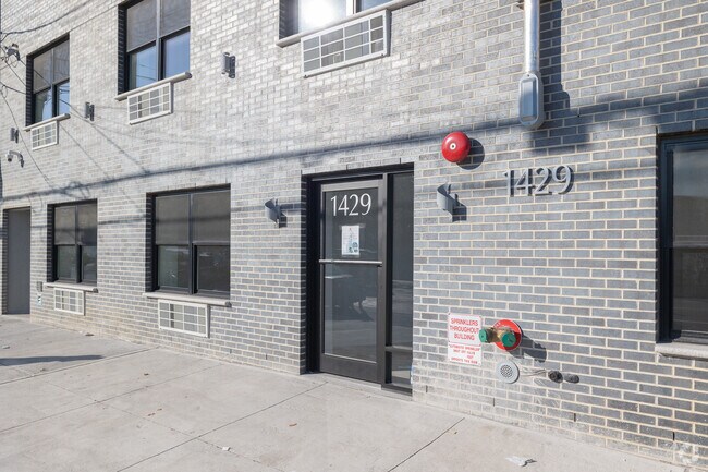 Entrada - Gun Hill Road Apartments