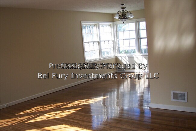 Building Photo - 2886 Martin Ave