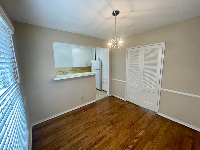 Dining room towards kitchen - 7113 Kittyhawk Ave