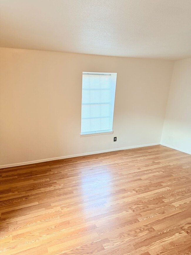 Foto del edificio - 3828 Country Club Rd