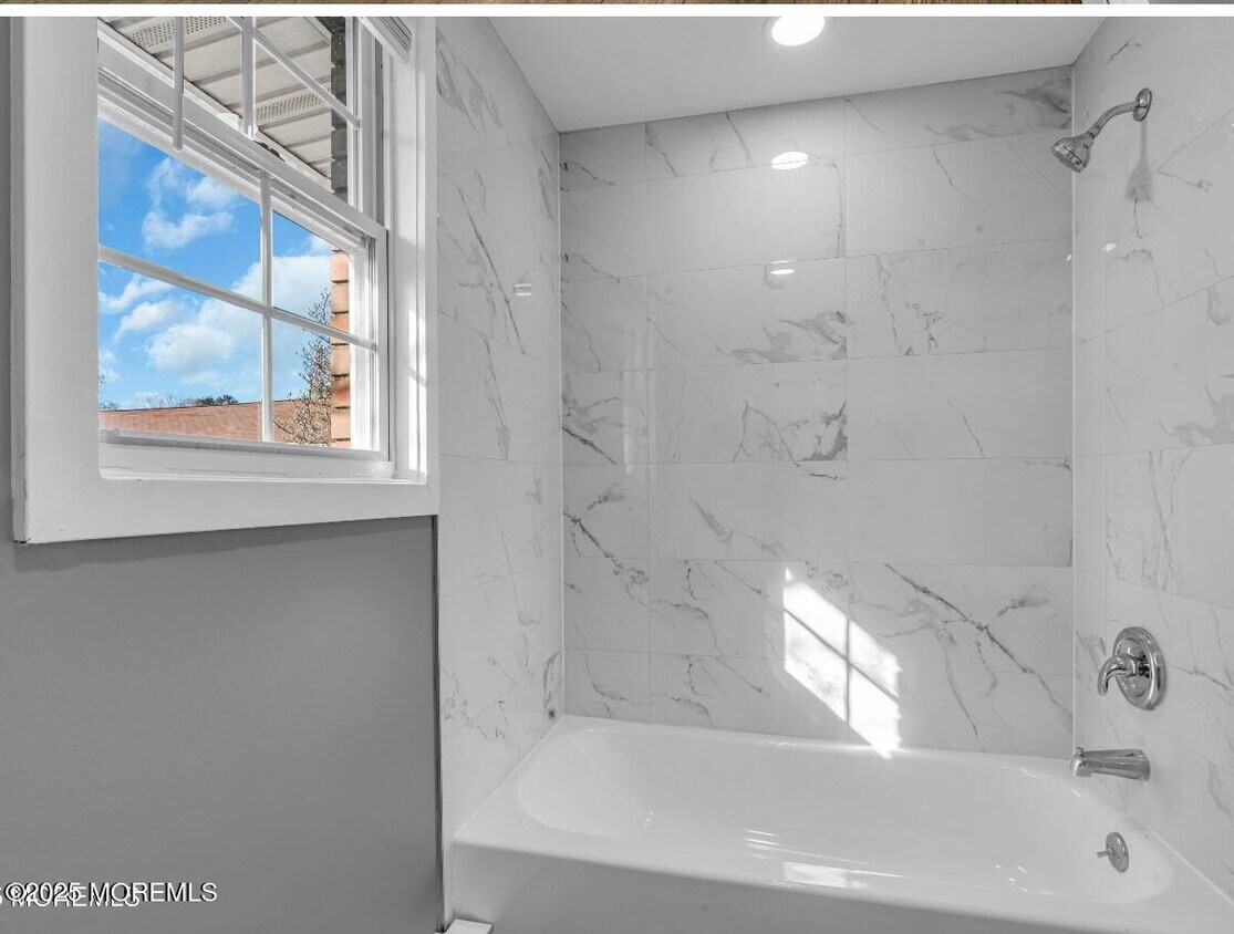 Foto principal - 364 Westwood Ave