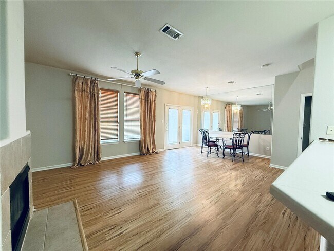 Foto del edificio - 2100 Pipers Field Dr
