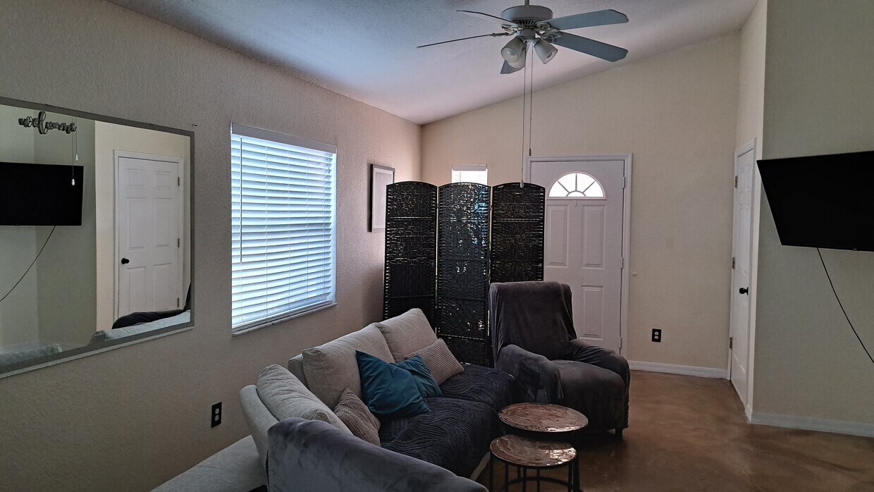 Foto principal - 1104 Amanda Kay Cir
