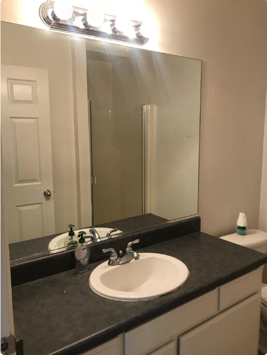 Master Bathroom - 9115 National Blvd