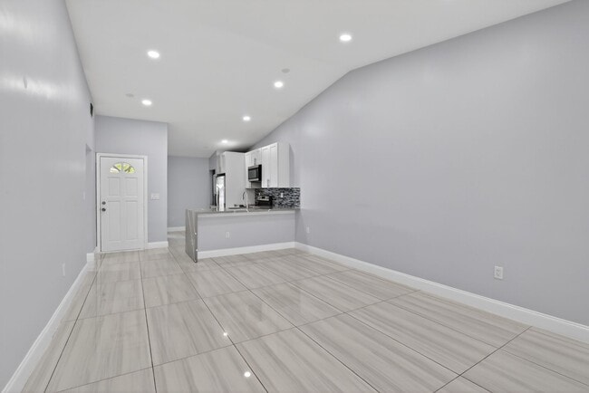 Building Photo - Corner Townehome 3Bed /2Bath