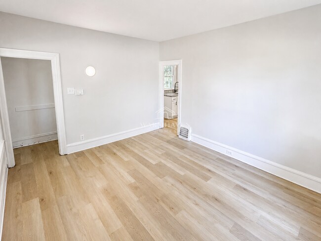 Foto del edificio - 688 Sherman | Inviting Home With A Clean Modern Interior