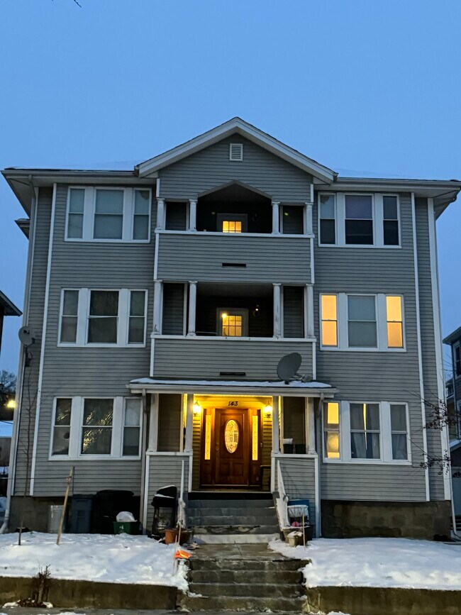 Building Photo - 143 Providence St