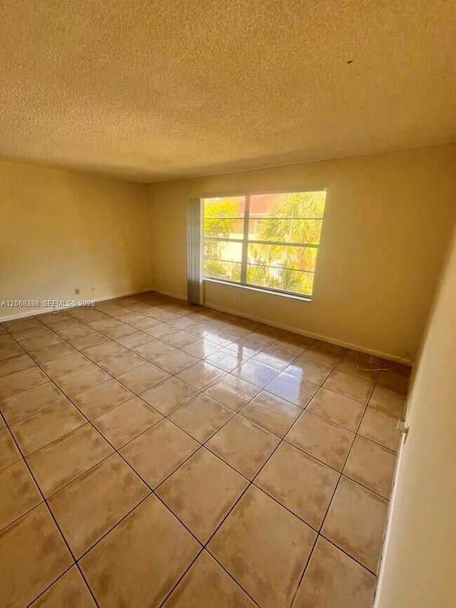 Foto del edificio - 8704 NW 35th St