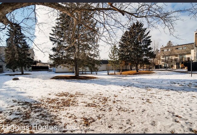 Foto del edificio - 7126 72nd Ln N