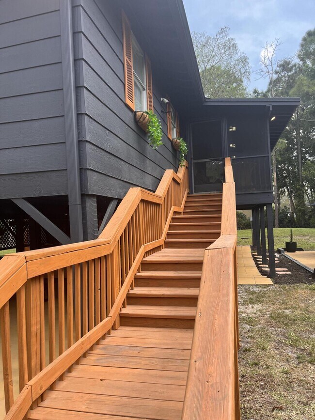 Building Photo - 16932 Calder Dr W
