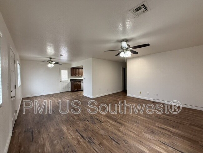 Building Photo - 1577 Luna Media