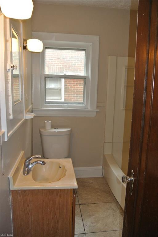 Building Photo - 689 Schiller Ave