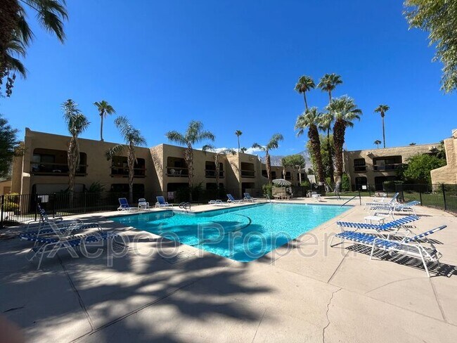 Foto del edificio - 5300 E Waverly Dr