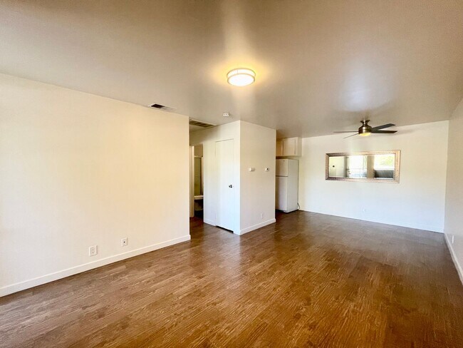 Foto del edificio - AVAILABLE NOW! 1 Bedroom 1 Bathroom Upstai...