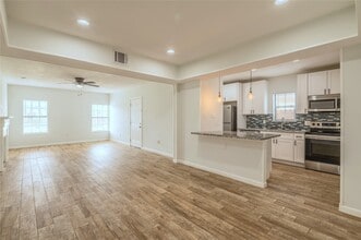 Building Photo - 2319 Rosewood St