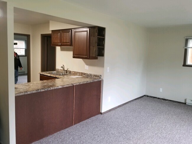 Building Photo - 529 N Dewey Ave