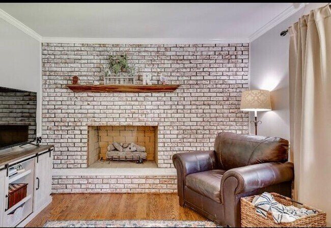 Foto del edificio - BEAUTIFUL 3 bedroom Lookout Valley home!