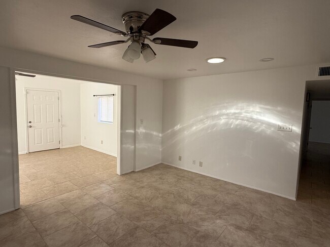 Building Photo - 7234 E Beverly Dr