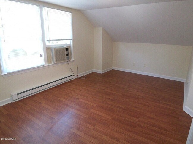 Foto del edificio - 407 S Holly St