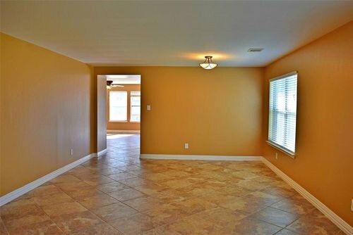 Building Photo - 18123 Ravensbrook Ln
