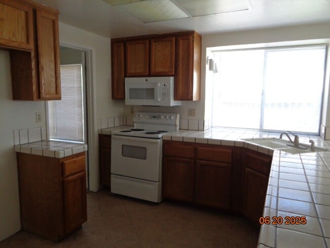Building Photo - 272 Newport Cir