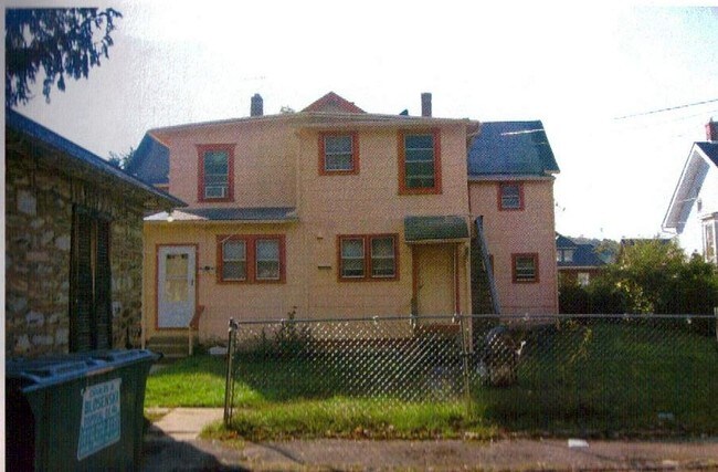 Side of Building - 541 E Chestnut St