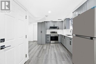 Building Photo - 64 Fallstar Crescent