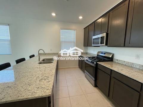 Foto del edificio - “Rare Next Gen floorplan with private suite and separate entrance — perfect for multigenerational...