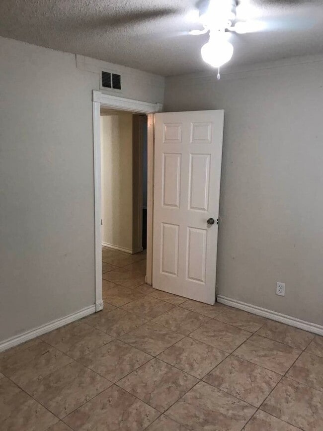 Foto del edificio - Nice 4 Bedroom Home