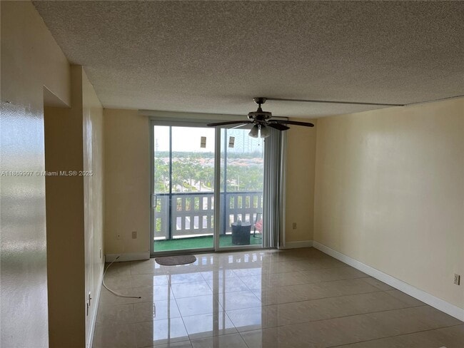 Foto del edificio - 919 Hillcrest Dr