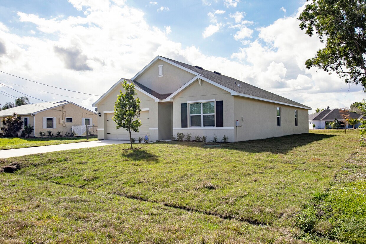 1834 SE North Blackwell Dr, Port Saint Lucie, FL 34983 House Rental