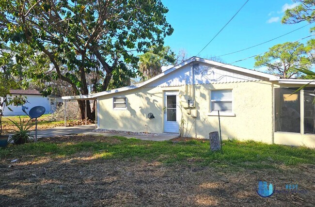 Building Photo - 2-bedroom, 1-bathroom house located in the...